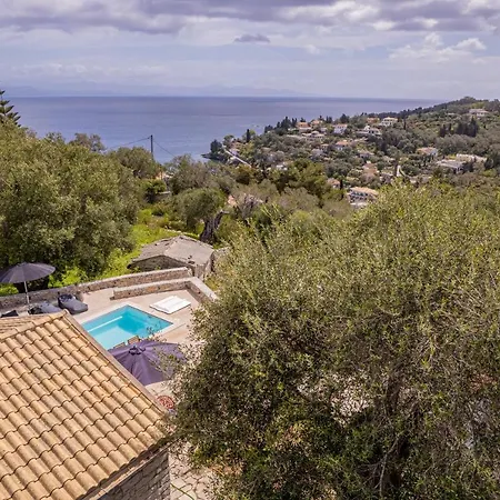 Semesterbostad Entire Filitsa's Stonehouse In Paxos With Pool